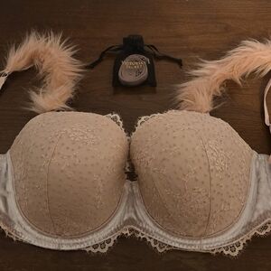 Victoria's Secret Dream Angels Lined Demi Cream Lace Bra with Removal Fur Straps